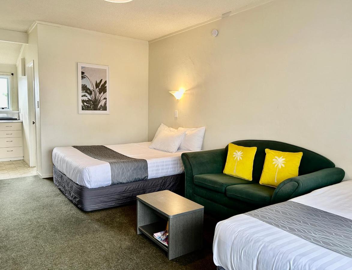 Parkside Motel And Apartments New Plymouth Bagian luar foto