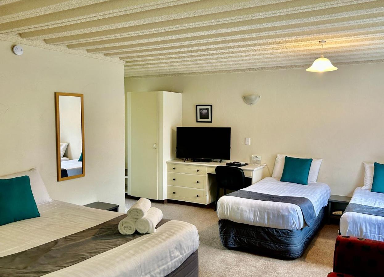 Parkside Motel And Apartments New Plymouth Bagian luar foto
