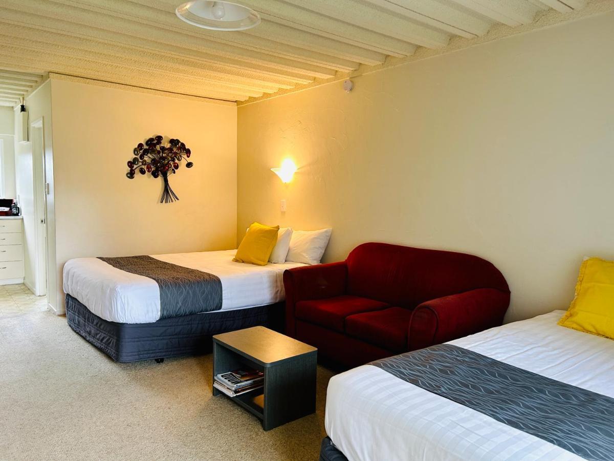 Parkside Motel And Apartments New Plymouth Bagian luar foto