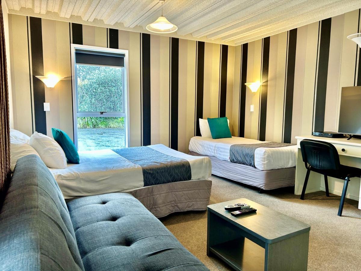 Parkside Motel And Apartments New Plymouth Bagian luar foto