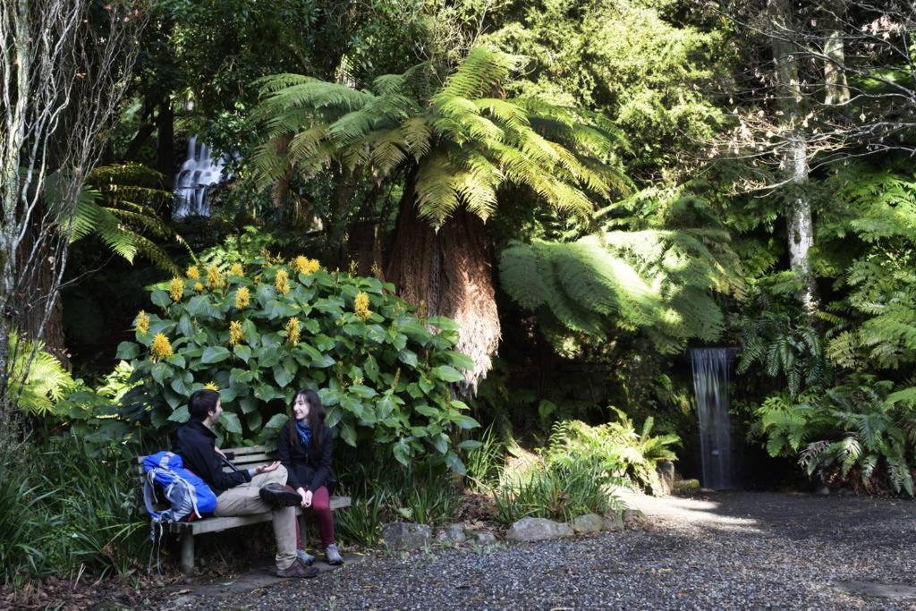 Parkside Motel And Apartments New Plymouth Bagian luar foto