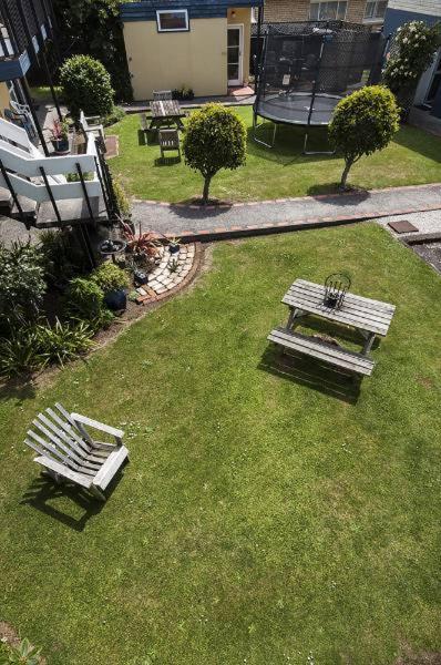 Parkside Motel And Apartments New Plymouth Bagian luar foto